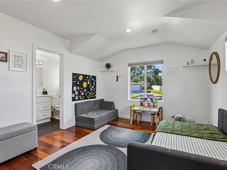16729 Archwood St — Photo 23