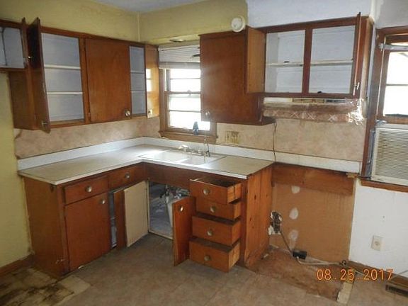 4th image of 1413 W 14th St