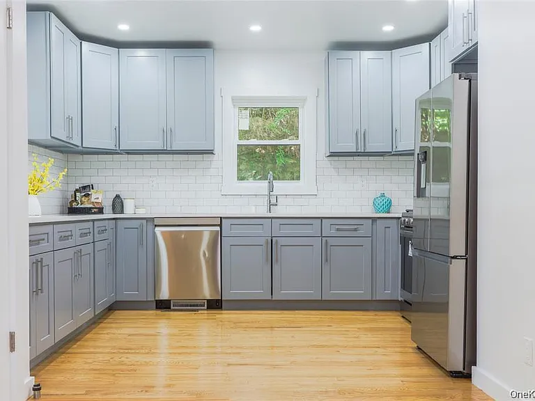 25 Van Duzen Pl #1 — Photo 5