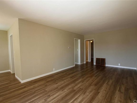 3rd image of 1221 W Glenwood Pl