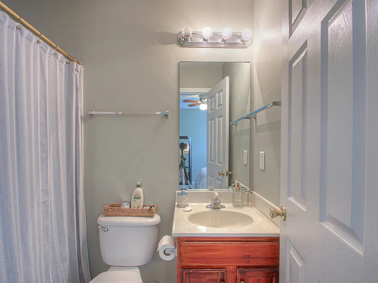 111 Cleveland St — Photo 31