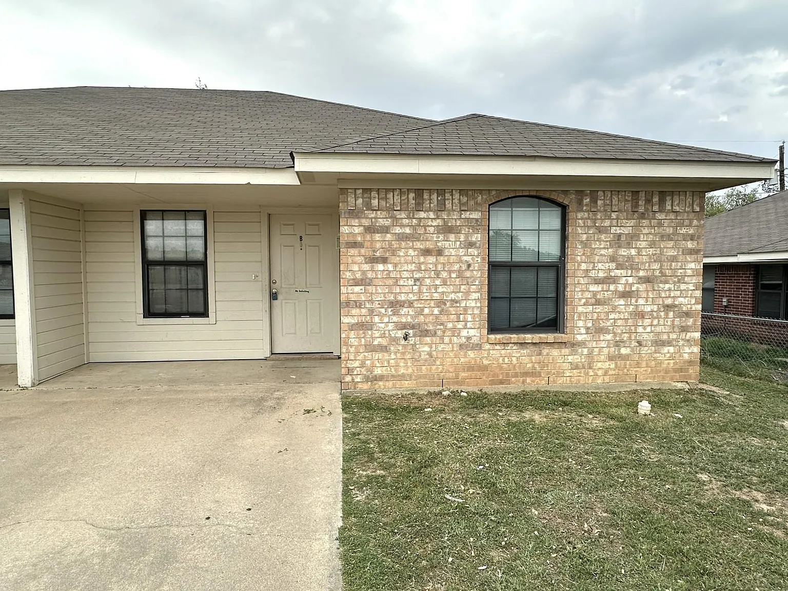 2 bed, 860 sqft, $950 — Photo 1