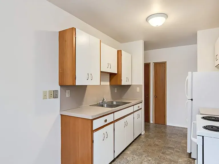 535 Belfast St SE — Photo 8