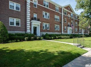 34 Hamilton Pl APT D1, Garden City, NY 11530