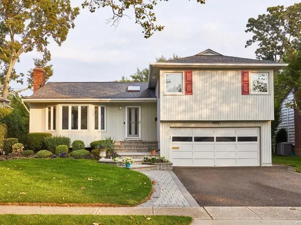 1470 Sylvan Lane, East Meadow, NY 11554