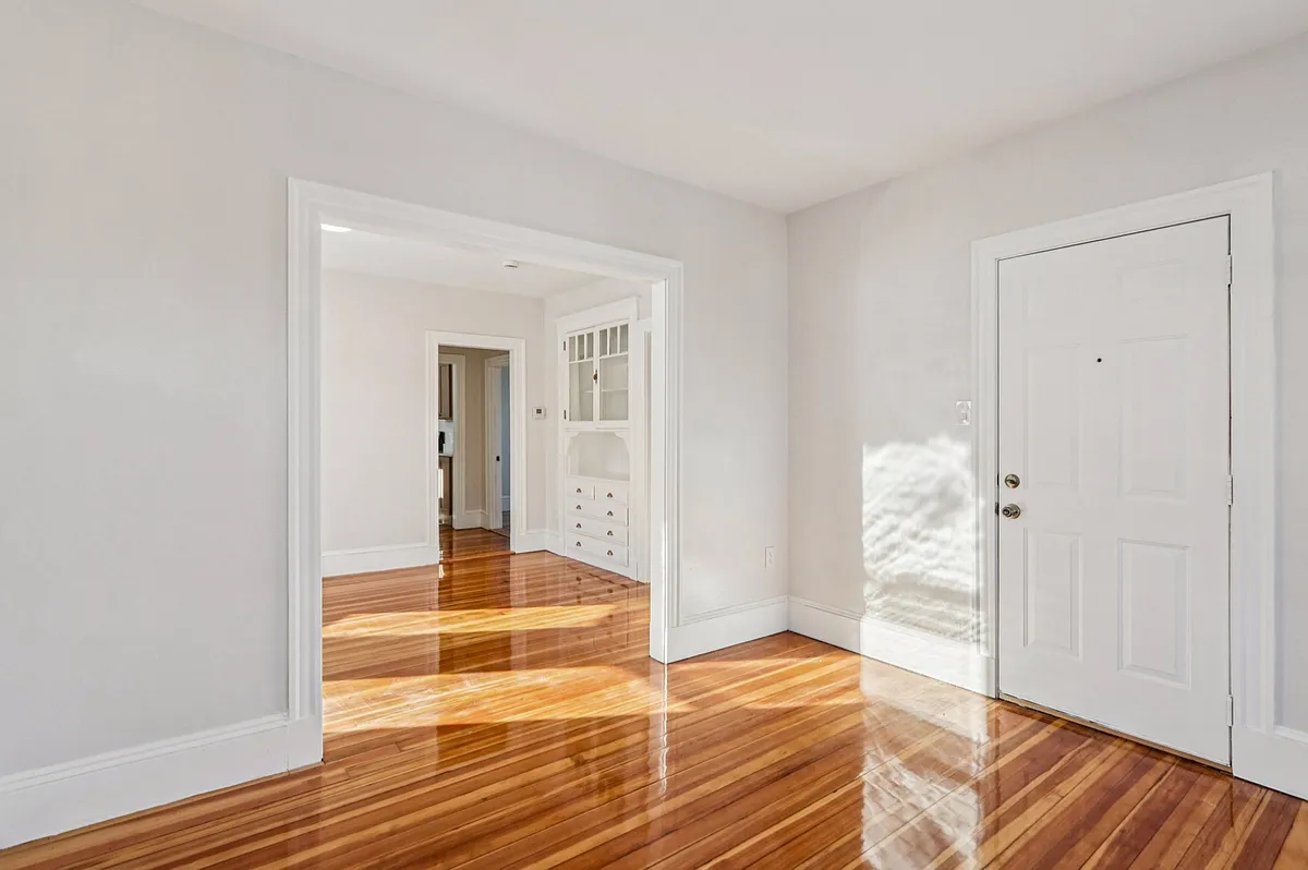 Building Photo - 559 Hyde Park Ave #2
