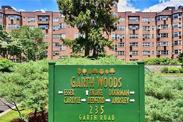 Garth Woods, a desirable luxury doorman building in a wonderfully convenient location.