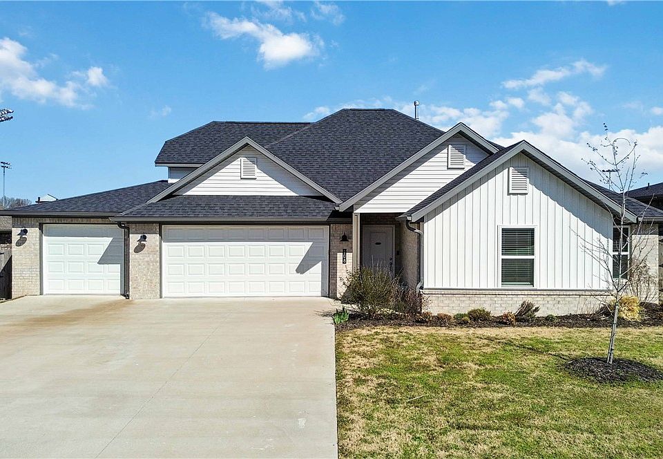 1st image of 108 Phyllis Farm Rd