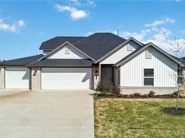 108 Phyllis Farm Rd, Prairie Grove, AR 72753