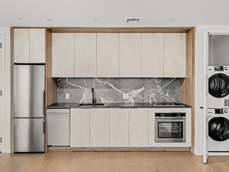 828 Metropolitan Ave #8L — Photo 3
