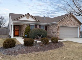 10154 Holly Berry Cir, Fishers, IN 46038