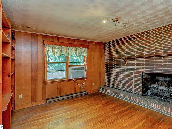 5th image of 131 Abercrombie Dr
