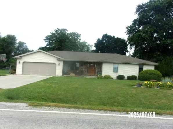 1617 N 2000 East Rd, Watseka, IL 60970