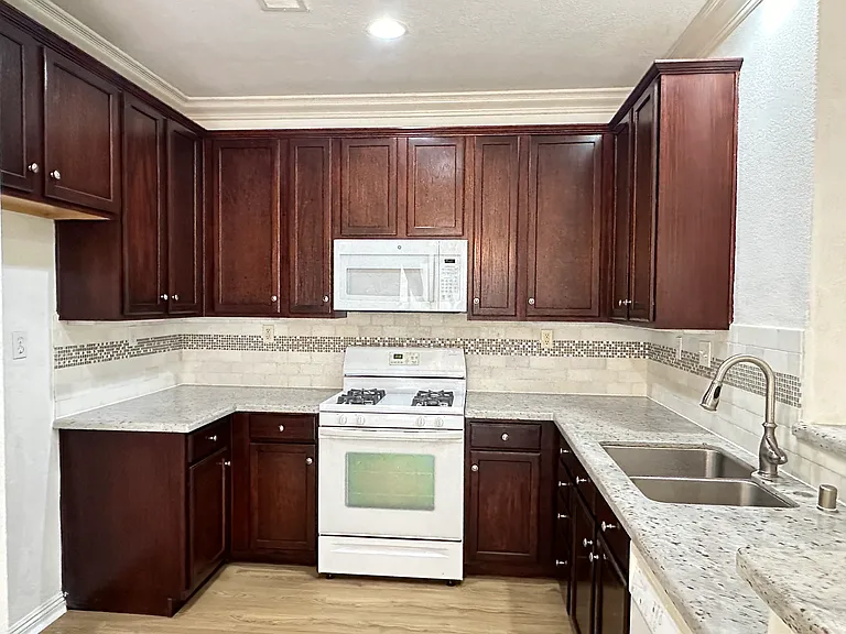 24037 Dearborn Dr — Photo 4
