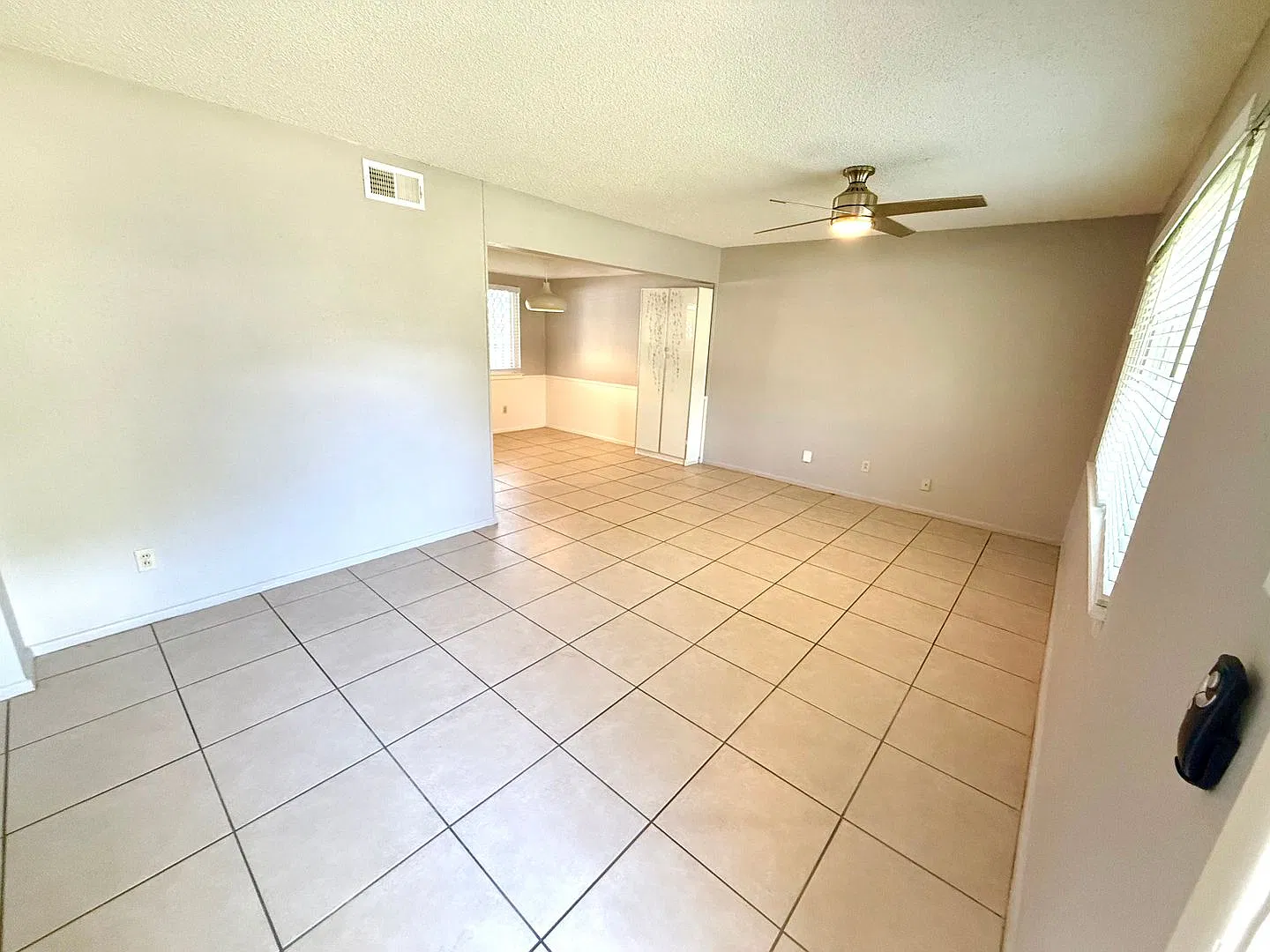 Updated 2-Bedroom Townhome Near the Airport & Hwy 281! — Photo 4