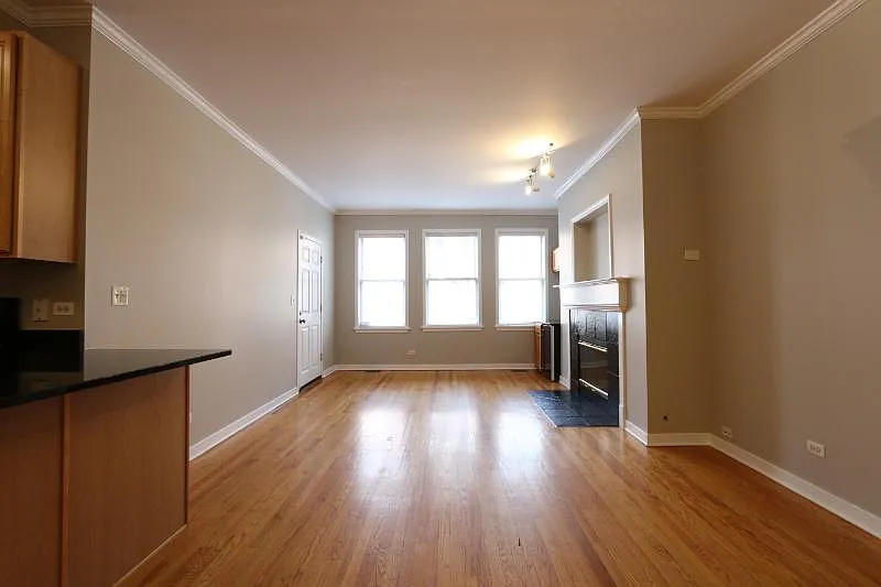 Gorgeous Little Italy 2 Bed 2 Bath Condo W Garage — Photo 2