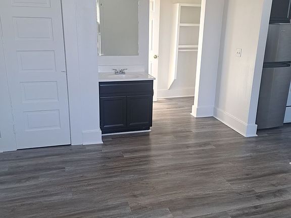 4th image of 129 N Cortez St #325