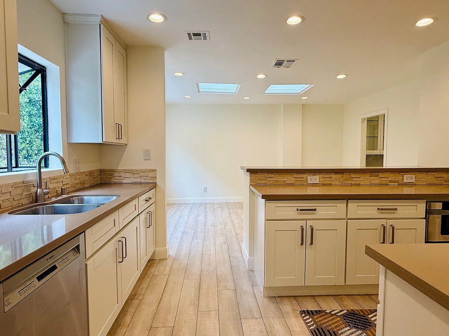 2 bed, 1200 sqft, $3,975 — Photo 3