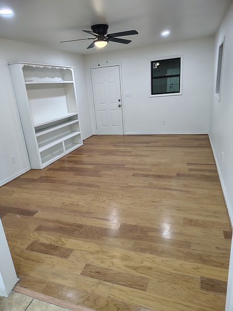 2nd image of 2502 Sabine St