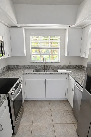213 Rotonda Blvd W #B — Photo 1