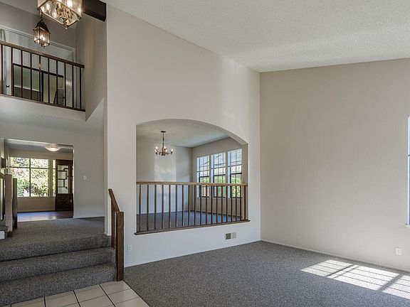 4th image of 609 Somerset Ln