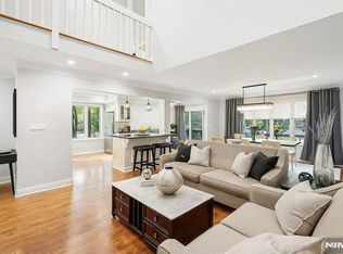 93 Frost Ln, Mahwah, NJ 07430