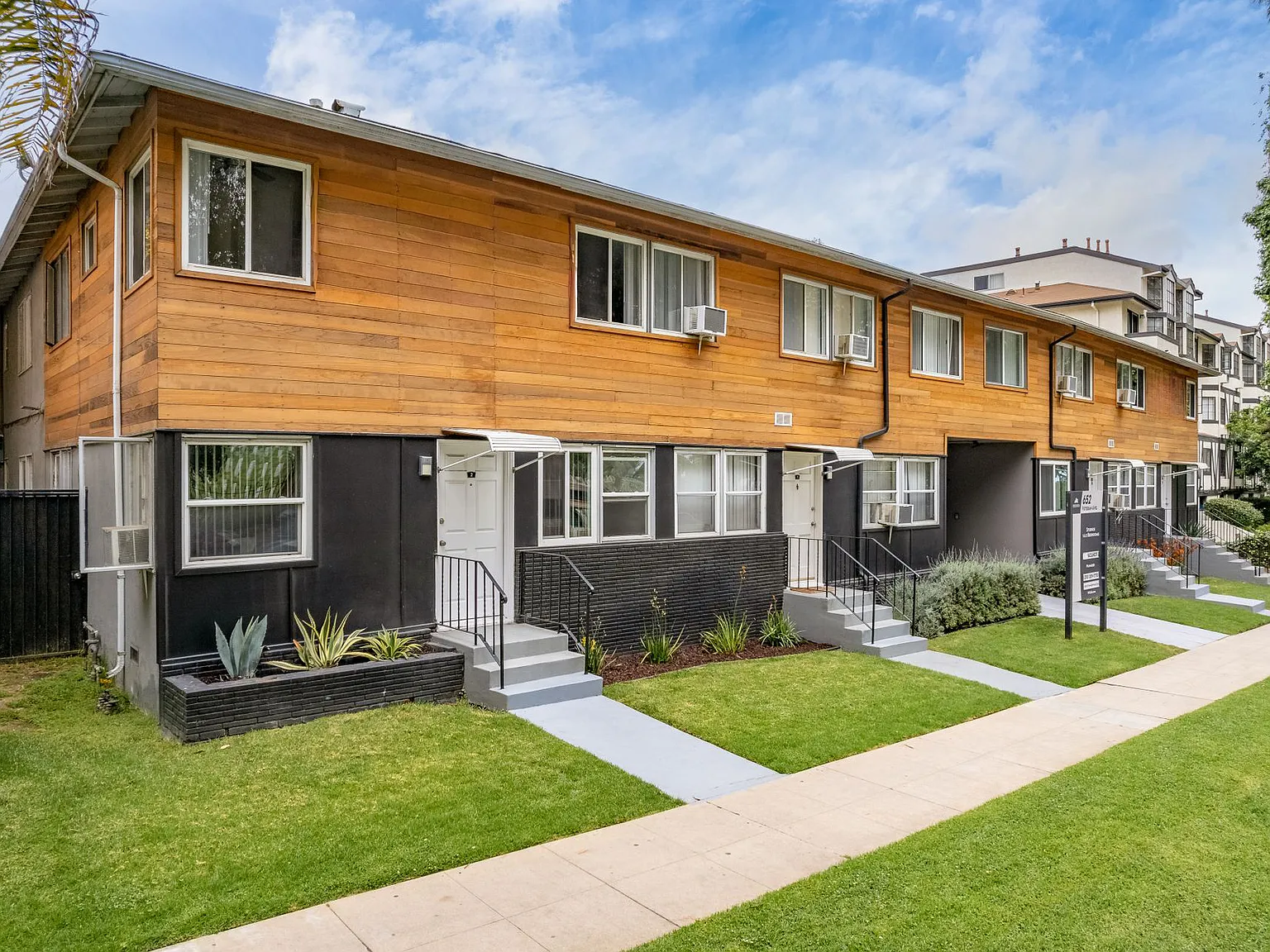 652 Veteran Ave — Photo 3