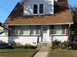 1010 72nd St, Kenosha, WI 53143