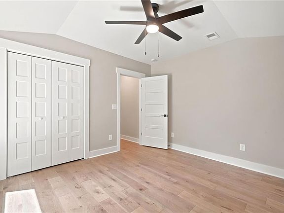4th image of 1528 New Light Rd