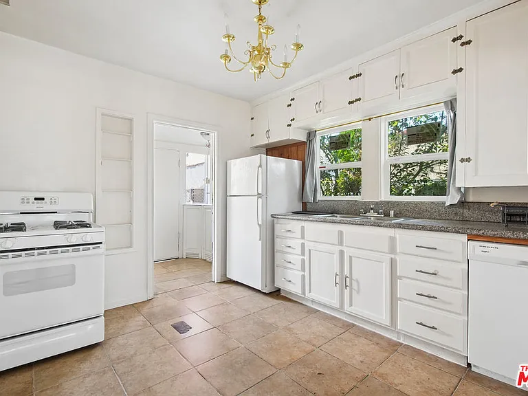 1238 N Gardner St — Photo 5