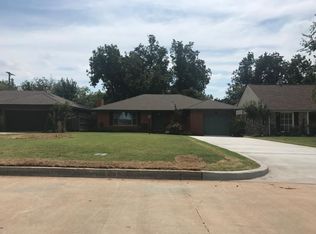 1104 Belford Ave, Nichols Hills, OK 73116