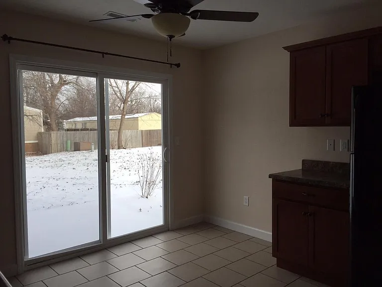 423 Meadow Dr — Photo 6