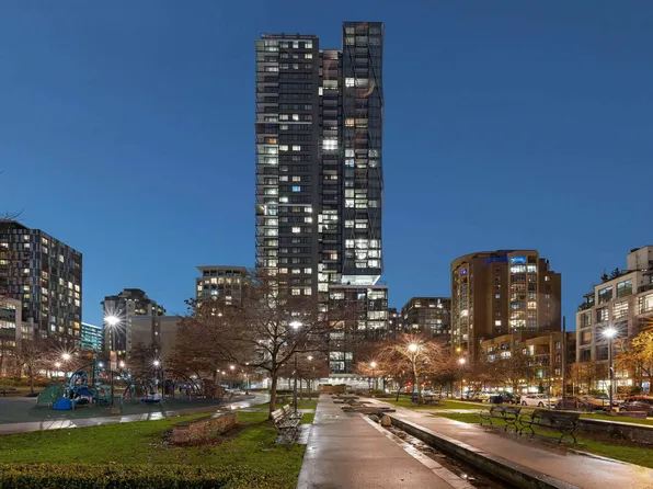 1111 Richards St #2209, Vancouver, BC V6B 3E6