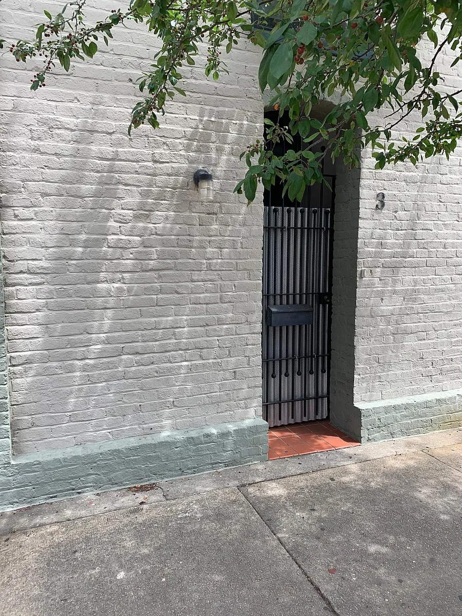 Building Photo - 3 N Vine St
