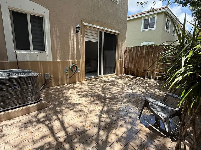 1034 SE 23rd Ter — Photo 12