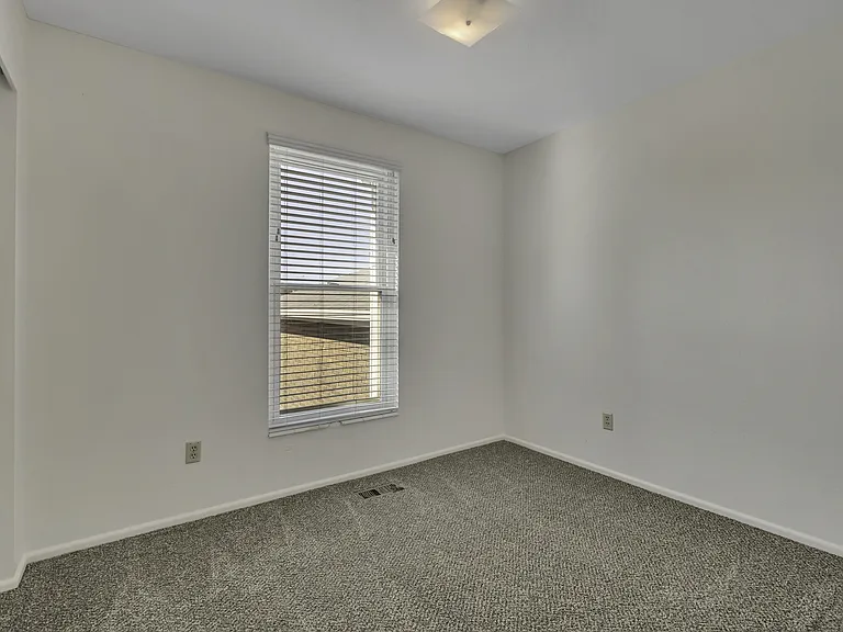 2066 W Quailstone Dr — Photo 17