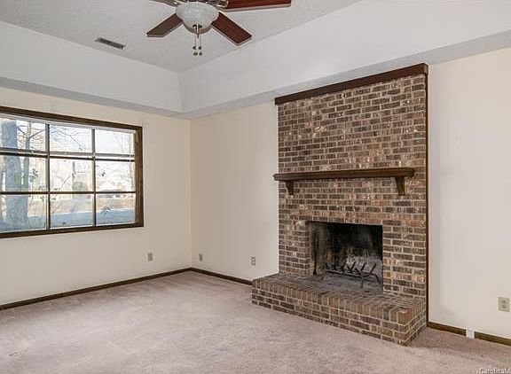 3rd image of 1922 Cherring Ln