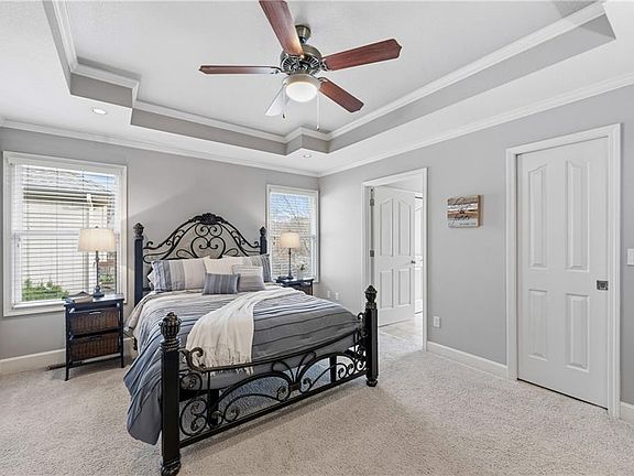 4th image of 109 N Eastglen Dr