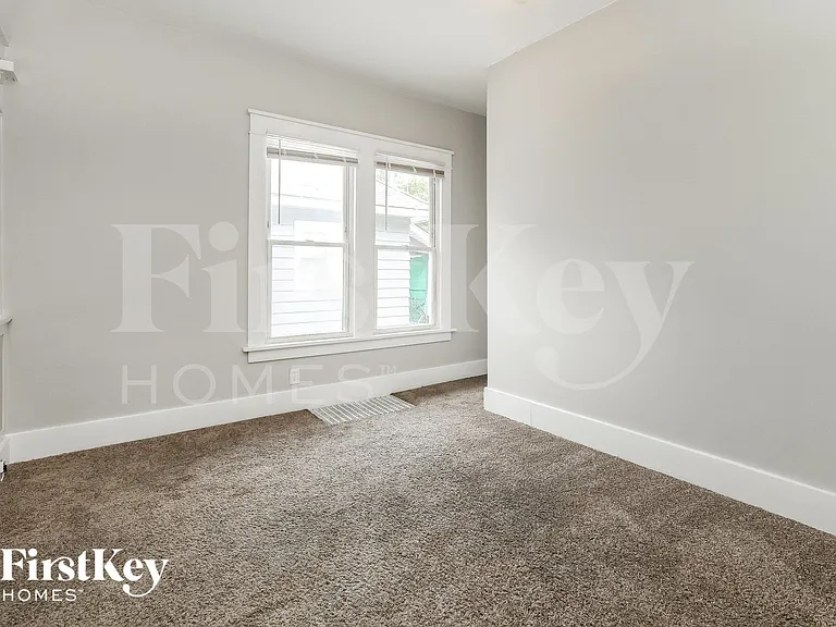 814 Bowditch Ave — Photo 12