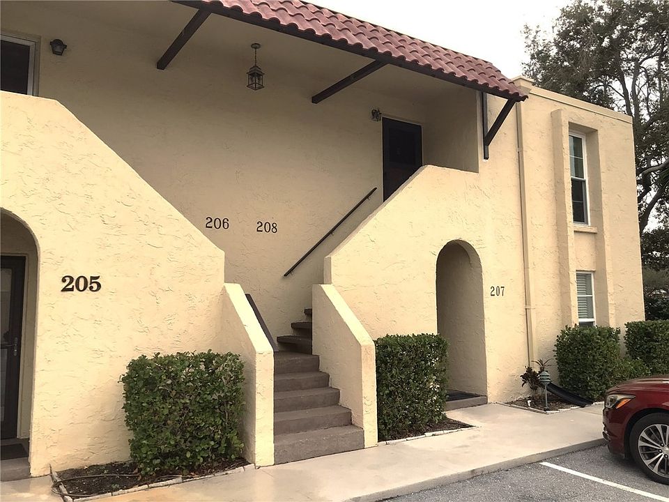 1st image of 835 18th St APT 208