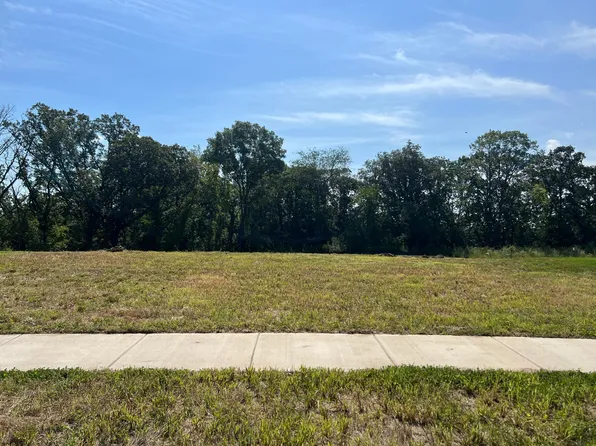 466 Westwood Dr, River Falls, WI 54022