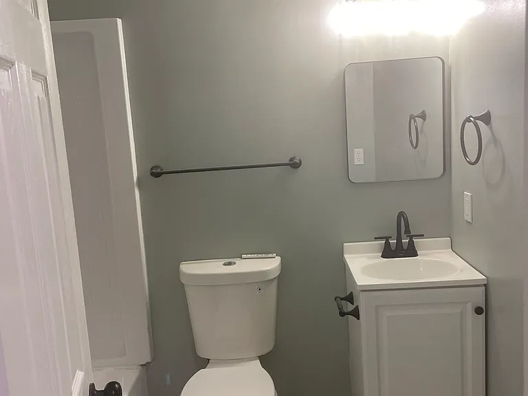 Bathroom 1 - Pic 1