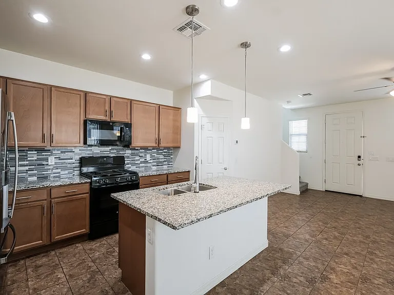 3815 S 58th Ln — Photo 9