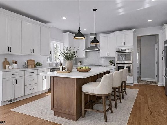 5th image of 181 Maple Ave