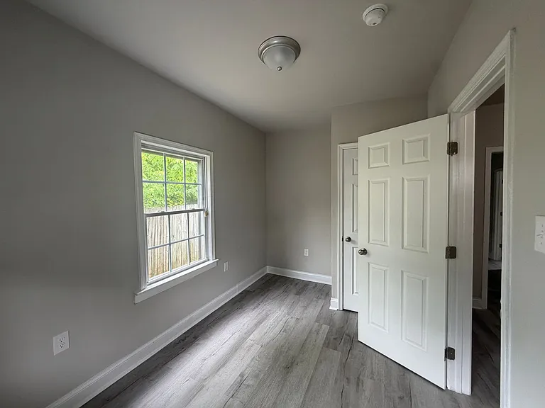 2208 Keswick Ave — Photo 4