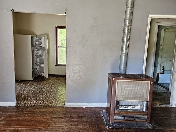 2nd image of 701 W Benton St