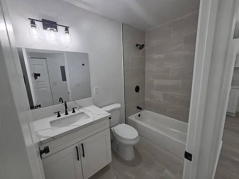 2838 Washington St — Photo 6