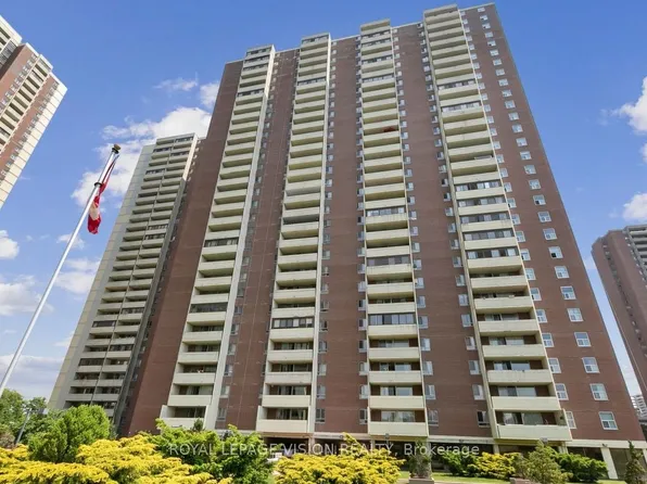 5 Massey Sq #2801, Toronto, ON M4C 5L6