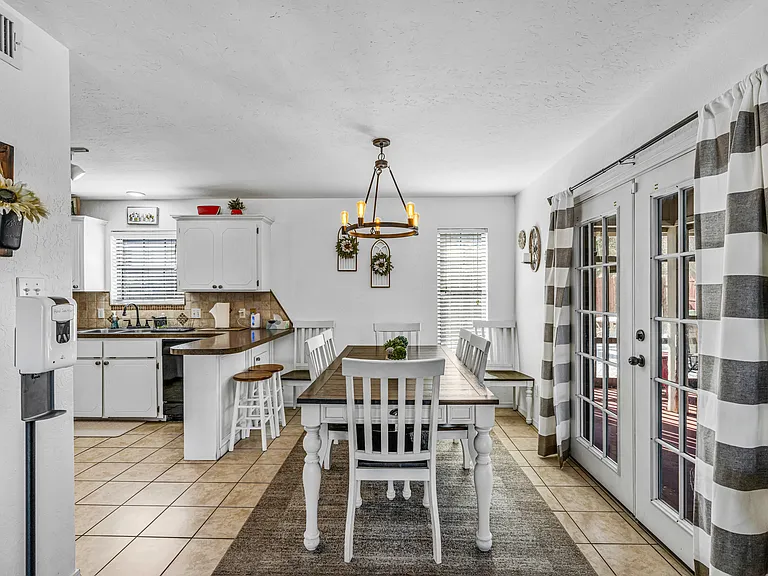 706 NW Micklegate Blvd — Photo 6
