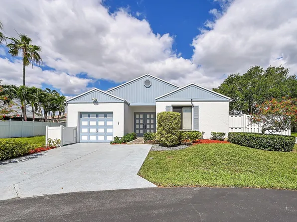 2 Hastings Lane, Boynton Beach, FL 33426